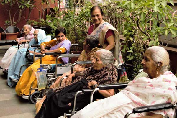 How Group Celebrations Bring Joy and Community to Senior Citizens